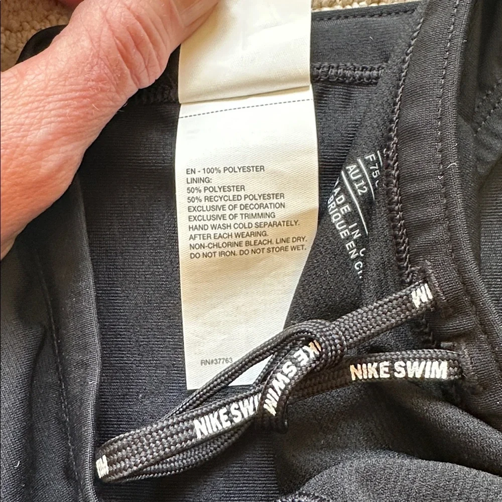 Like New Nike Swim HydraStrong Essential Black Men's Swim Brief Size Medium 30”